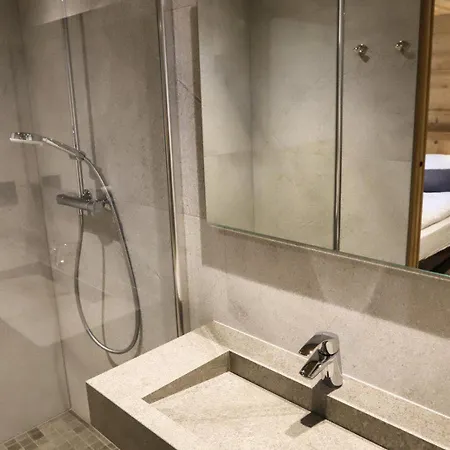 Grand 7 Pièces, 15 Pers, Sauna, Jacuzzi à - Fr-1-676-38 *